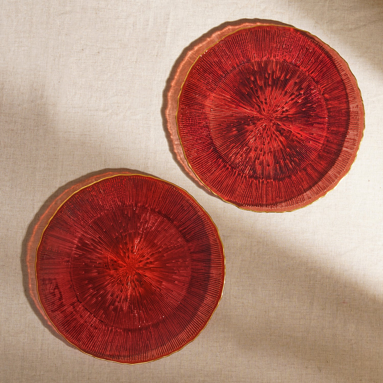 Shop Set Of 2 Red Radial Glass Charger Plates At Best Price Online In   8907895105631 1 