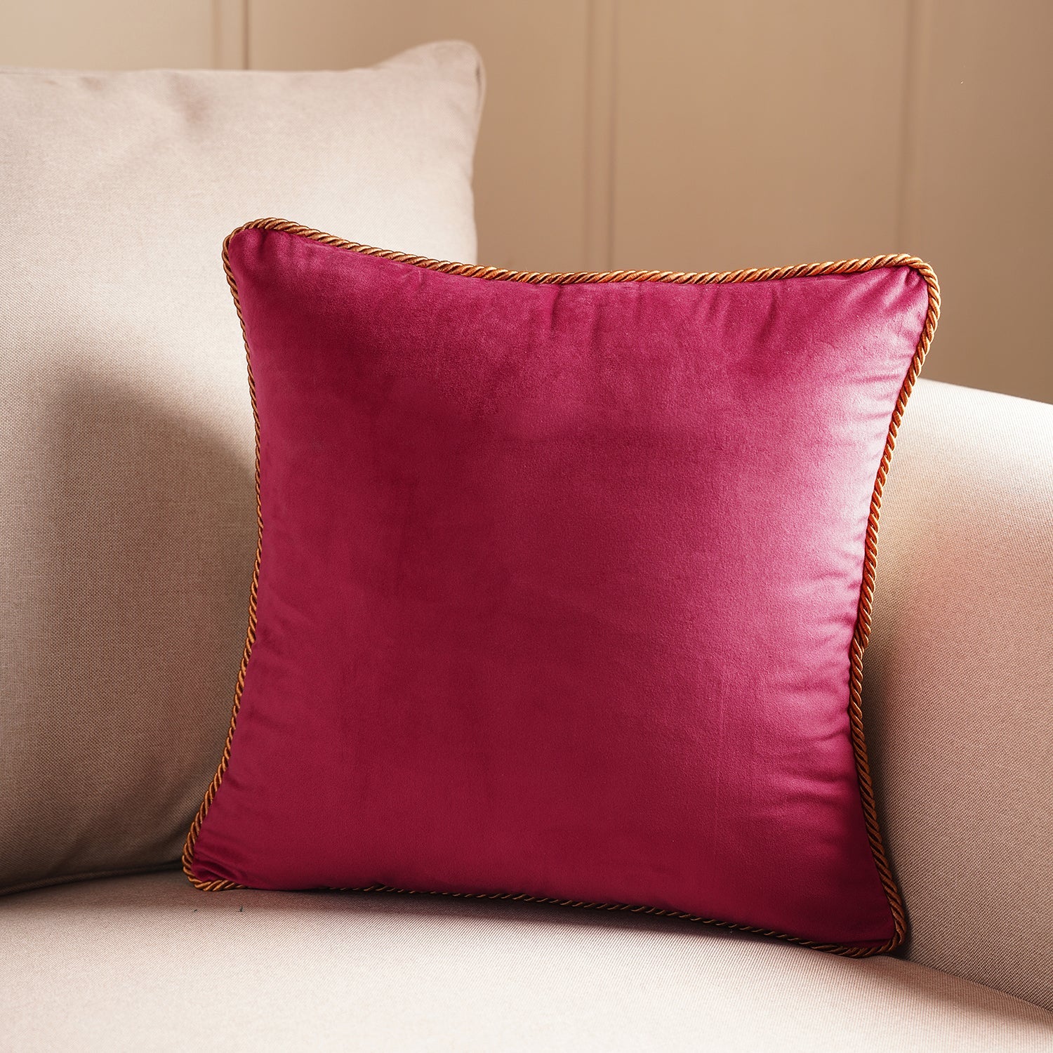 Dark pink 2025 velvet cushion