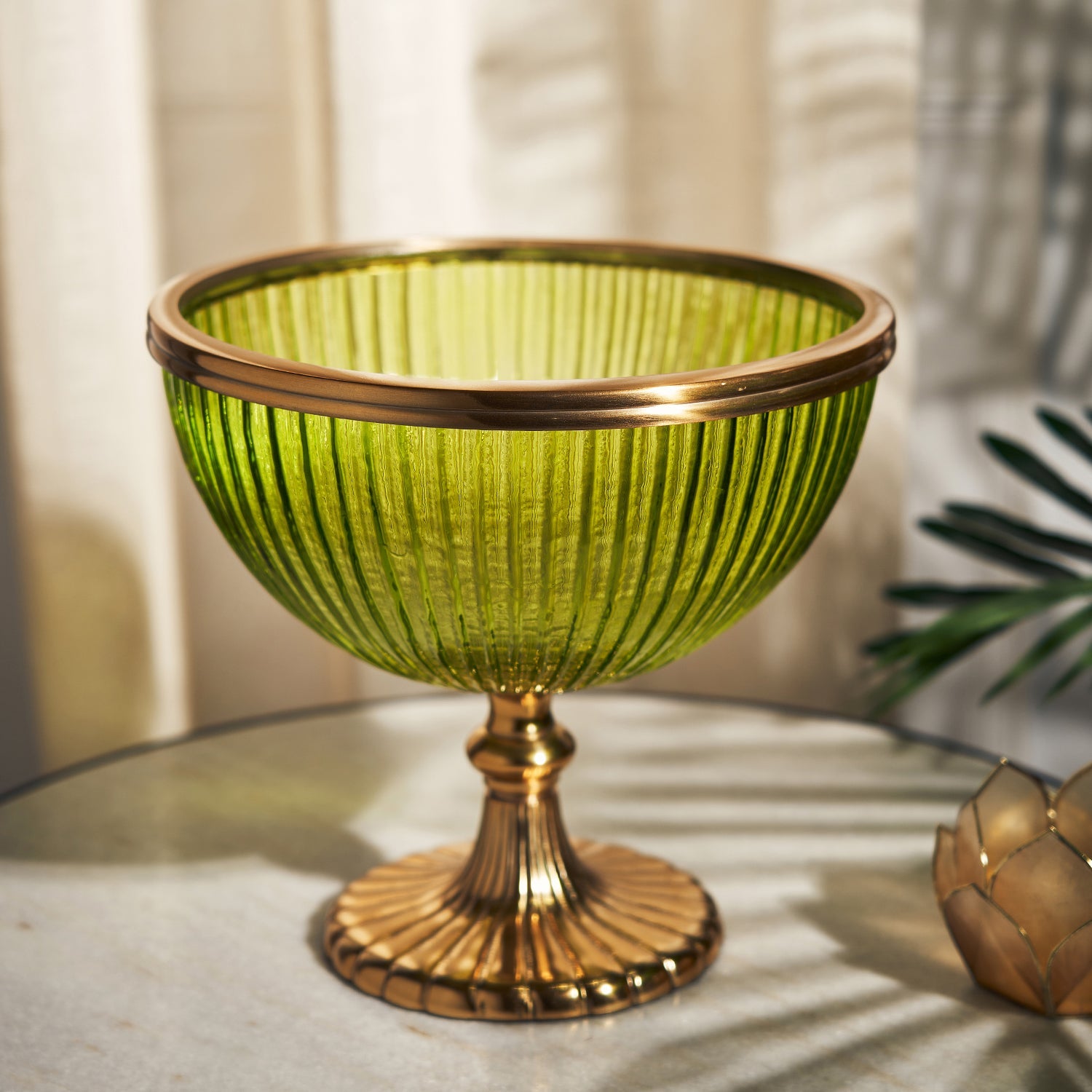 Glass bowl with vertical ribbed ornaments on the outside. Pressed